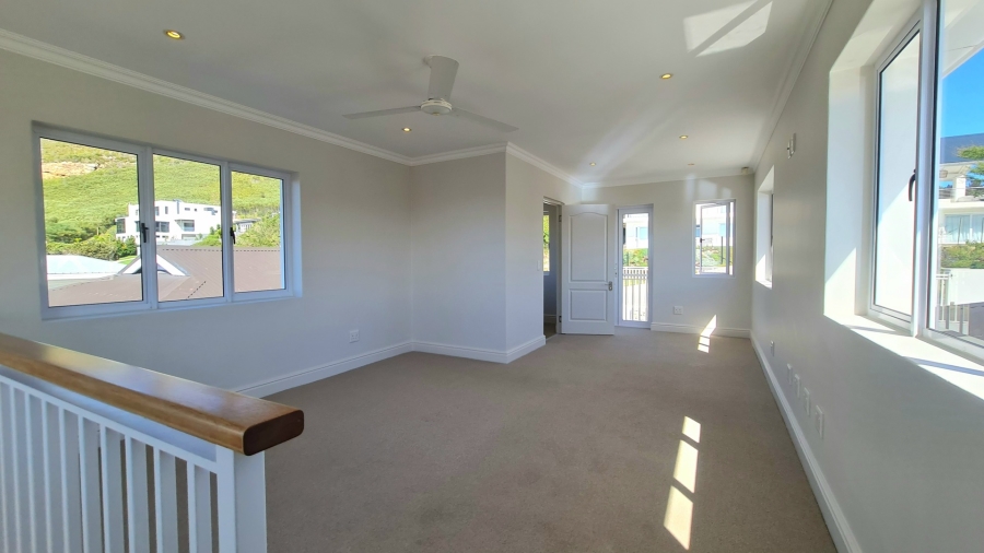 7 Bedroom Property for Sale in Whale Rock Western Cape